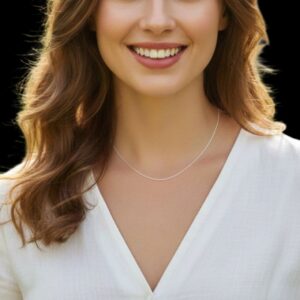 Αλυσίδα λεπτή ανοξείδωτο ατσάλι ασημί σε γυναίκα vuf.gr