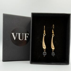 Σκουλαρίκια stainless steel σε χρυσό με μαύρη χάντρα